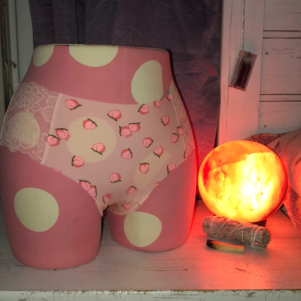 🛑RESERVED🛑 🍑 Peach Cheeky’s 🍑